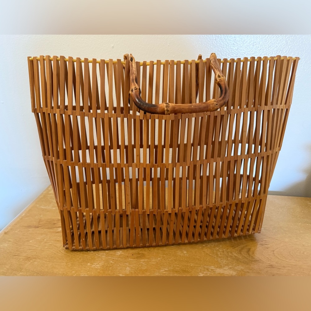 Stylish Bamboo Handbag with Wooden Handles